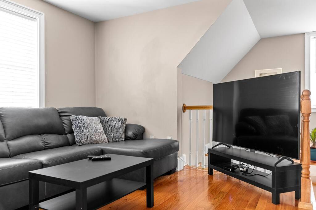 555- Newly huge entire apartment photo 1