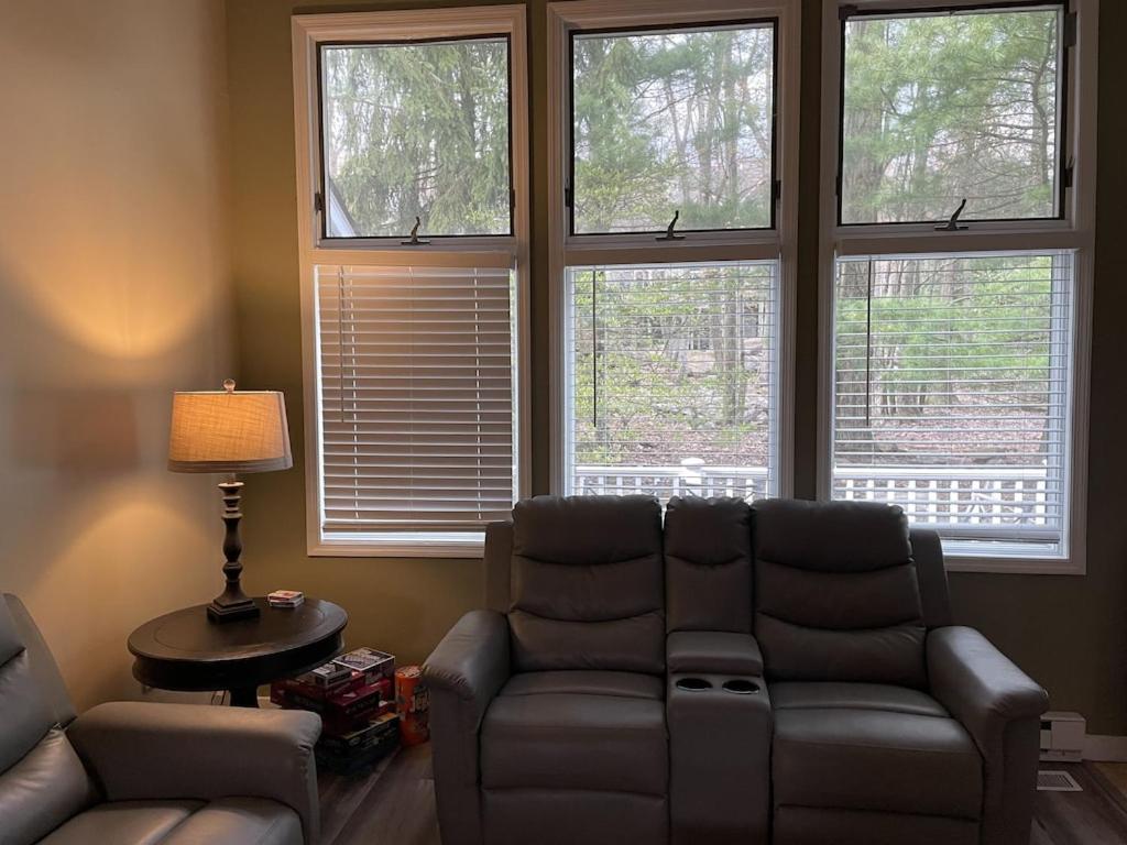 Beautiful Lake Harmony Townhouse with views of Big Boulder Lake photo 4