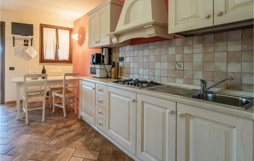 Awesome Home In San Giovanni With Outdoor Swimming Pool, Jacuzzi And Wifi photo 1
