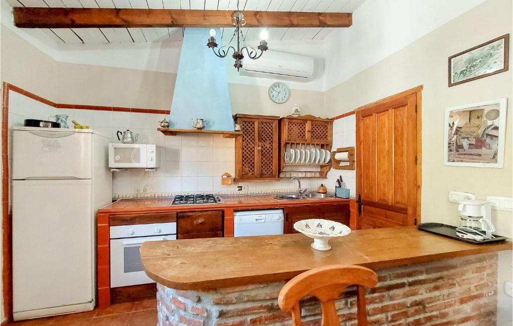 Beautiful Home In Almchar With Outdoor Swimming Pool, Wifi And Private Swimming Pool photo 4