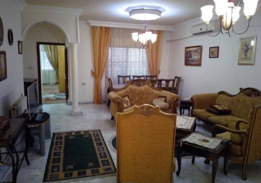 Outstanding Fully furnished apartment at best location in Amman photo 2