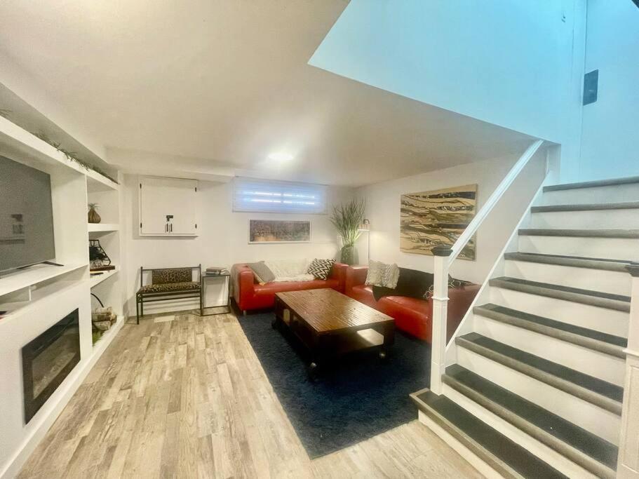 Urban KW Gem - Private 2 Bedroom Apartment !