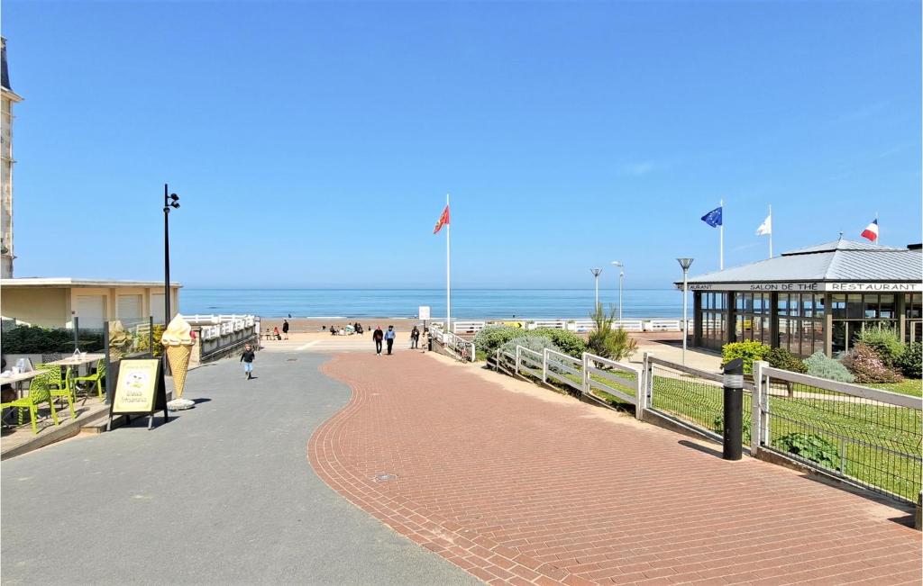 Beautiful Apartment In Houlgate With Wifi photo 4