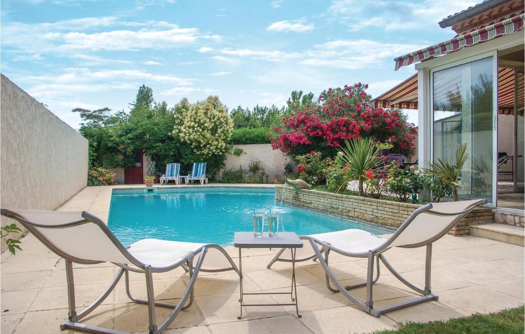 Awesome Home In Milhaud With 4 Bedrooms, Wifi And Swimming Pool photo 1