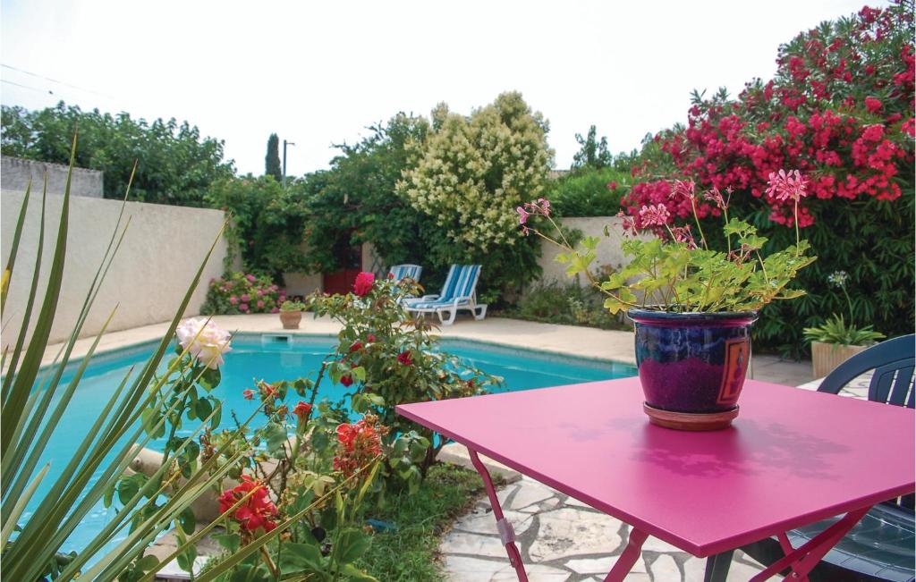 Awesome Home In Milhaud With 4 Bedrooms, Wifi And Swimming Pool photo 4