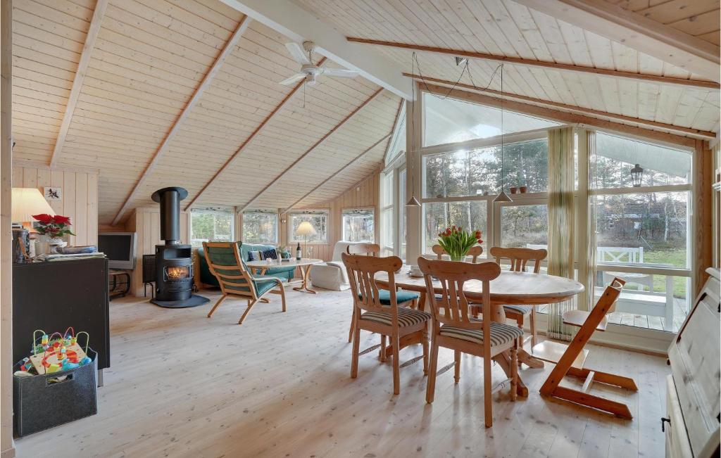 Beautiful Home In Hjby With 3 Bedrooms And Wifi photo 2