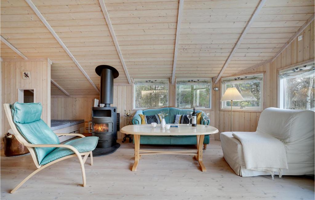 Beautiful Home In Hjby With 3 Bedrooms And Wifi photo 3
