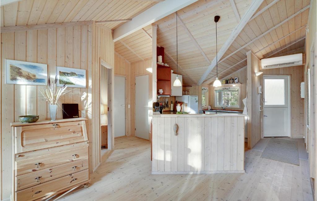 Beautiful Home In Hjby With 3 Bedrooms And Wifi photo 4