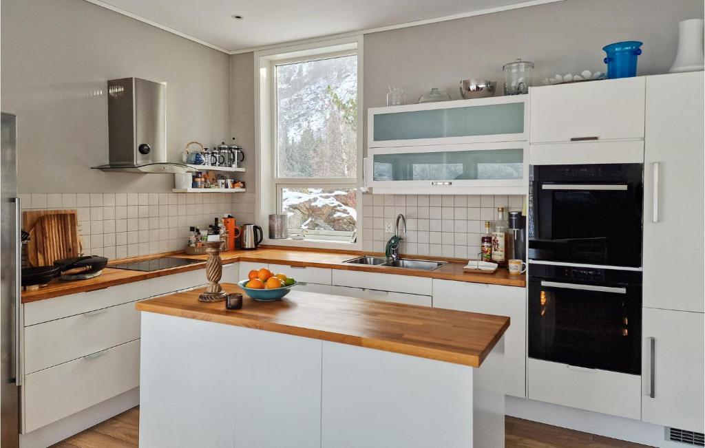 Awesome Home In Revsnes With Wifi And 4 Bedrooms photo 3