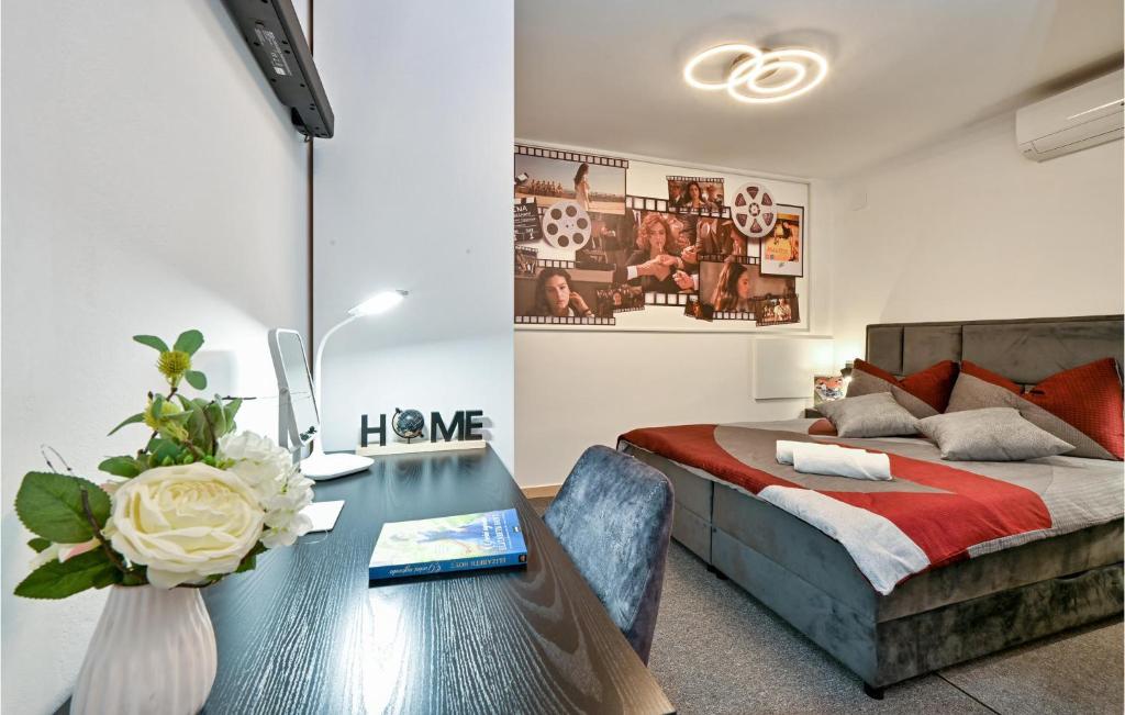 Awesome Home In Veliko Trgovisce With Jacuzzi, Wifi And 1 Bedrooms photo 4