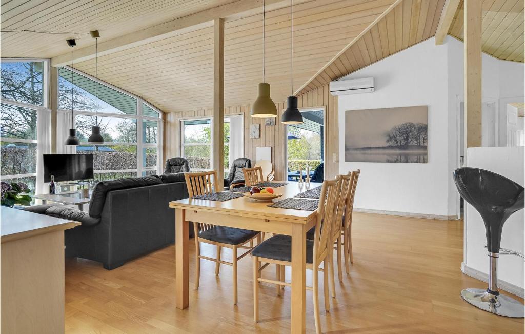 Amazing Home In Frvang With 3 Bedrooms, Sauna And Outdoor Swimming Pool photo 2