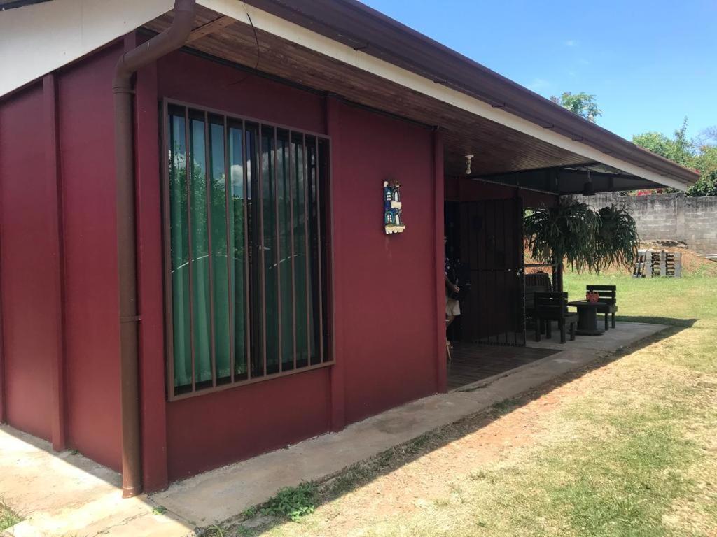 Casa en Atenas, entorno tranquilo