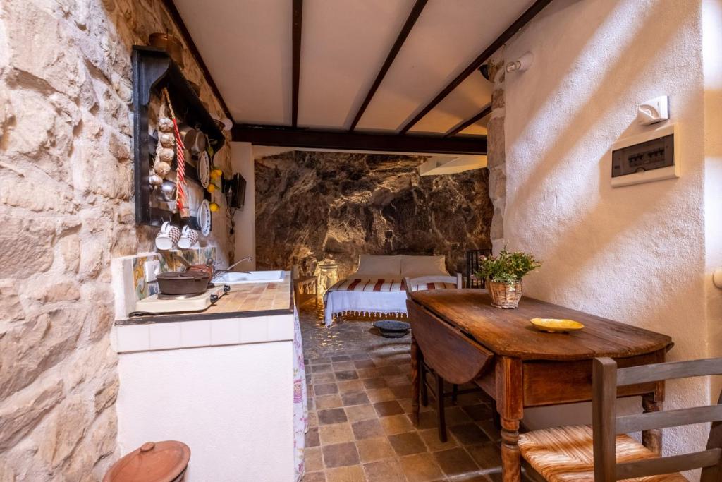 Si-Moutique, le Case-grotte degli Avi 2