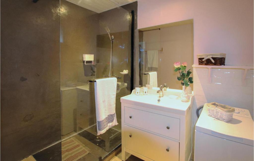 Amazing Apartment In Vals Les Bains With 1 Bedrooms And Wifi photo 3