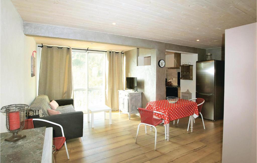 Amazing Apartment In Vals Les Bains With 1 Bedrooms And Wifi photo 4