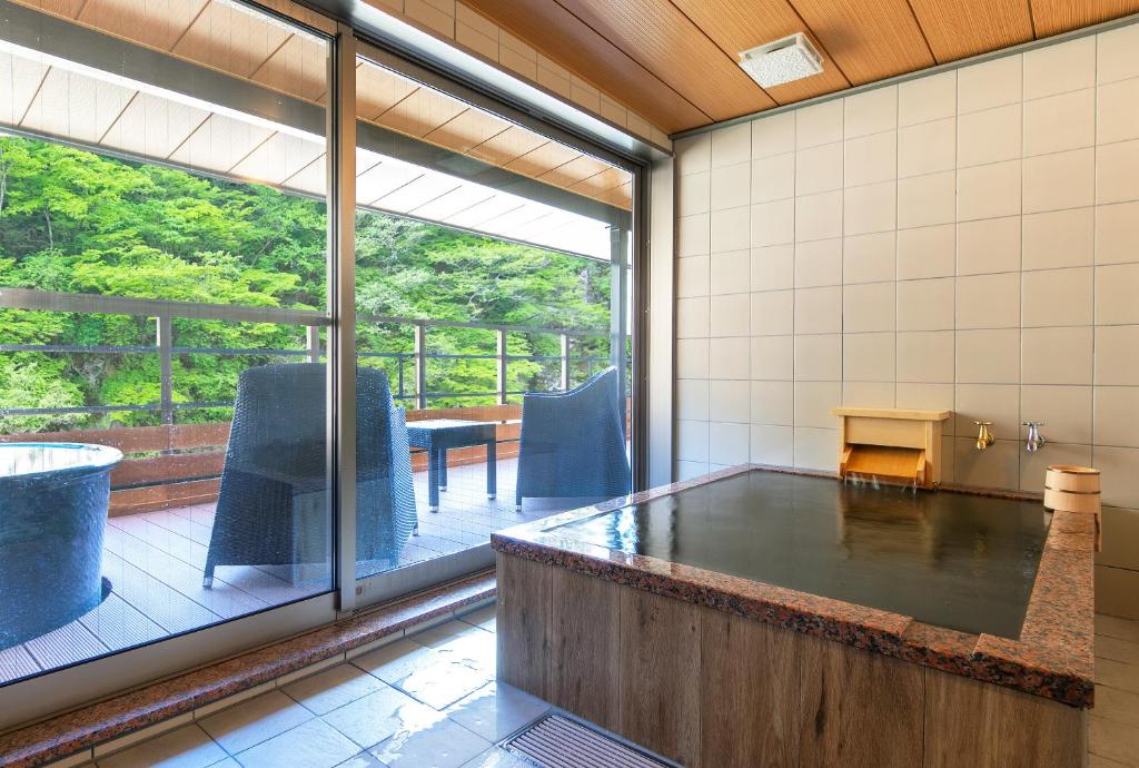 Shiobara Onsen Ryokan Kamiaizuya photo 4