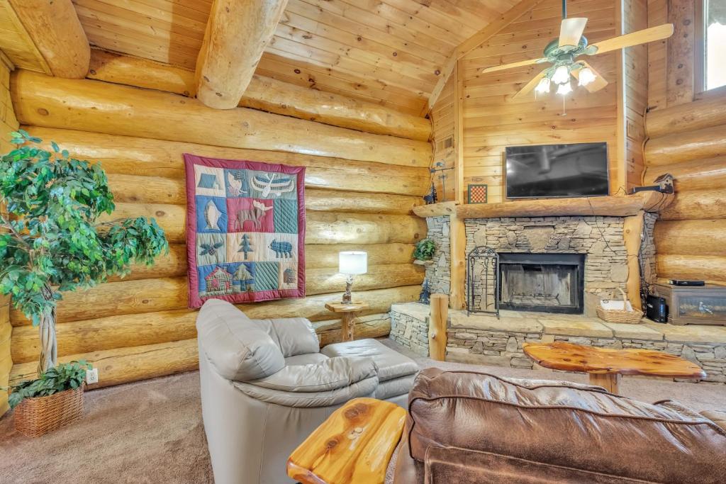 Royal Views - Private Mountain Top Cabin cabin photo 1