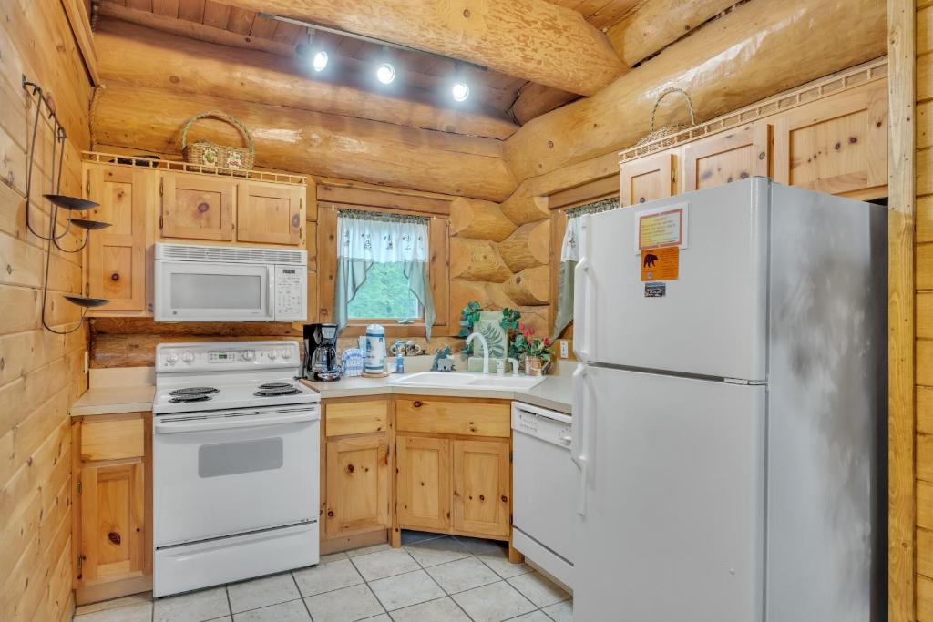 Royal Views - Private Mountain Top Cabin cabin photo 3