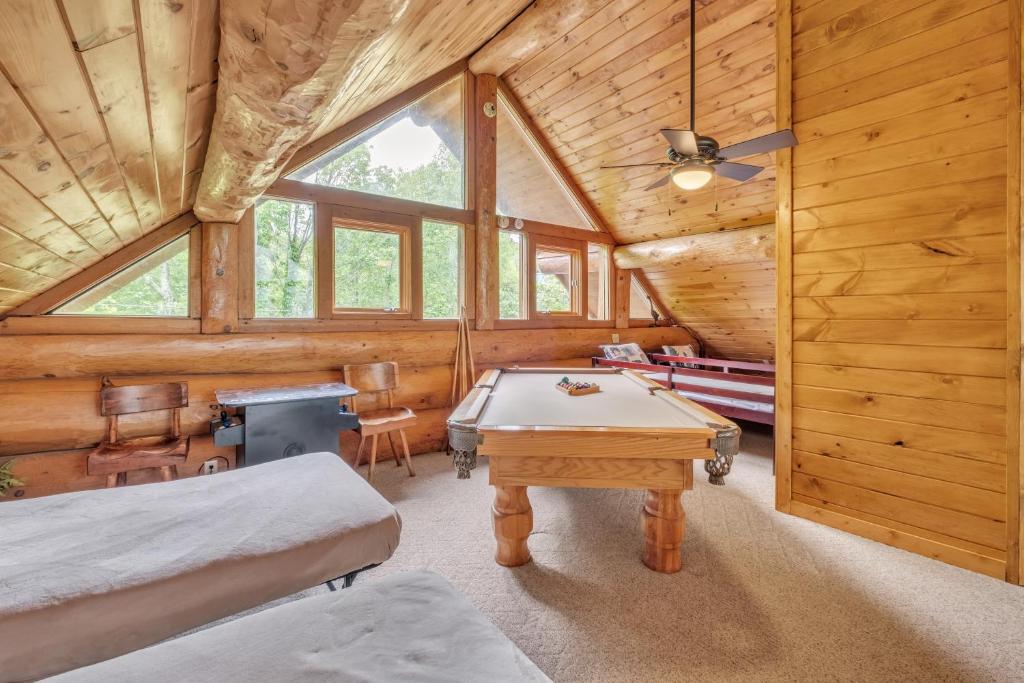 Royal Views - Private Mountain Top Cabin cabin photo 2