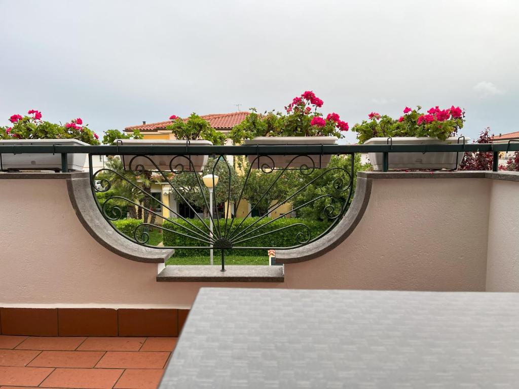 Villa I Giardini del Conero con ombrellone in spiaggia photo 1