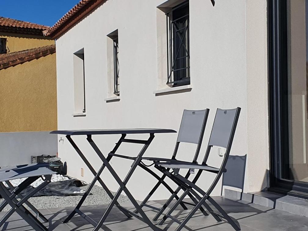 Villa neuve avec piscine photo 3