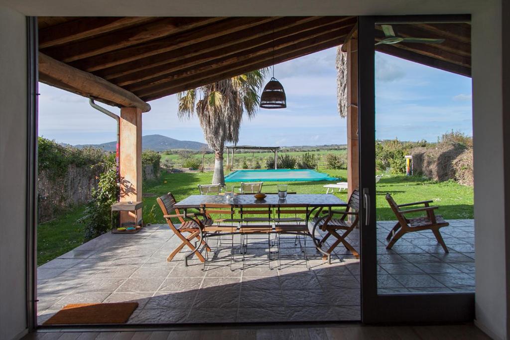 Wonderful villa with swimming pool near the sea.
