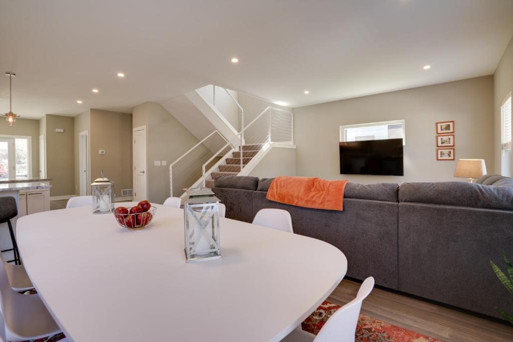 Spacious Minneapolis Vacation Rental with Game Room! photo 3