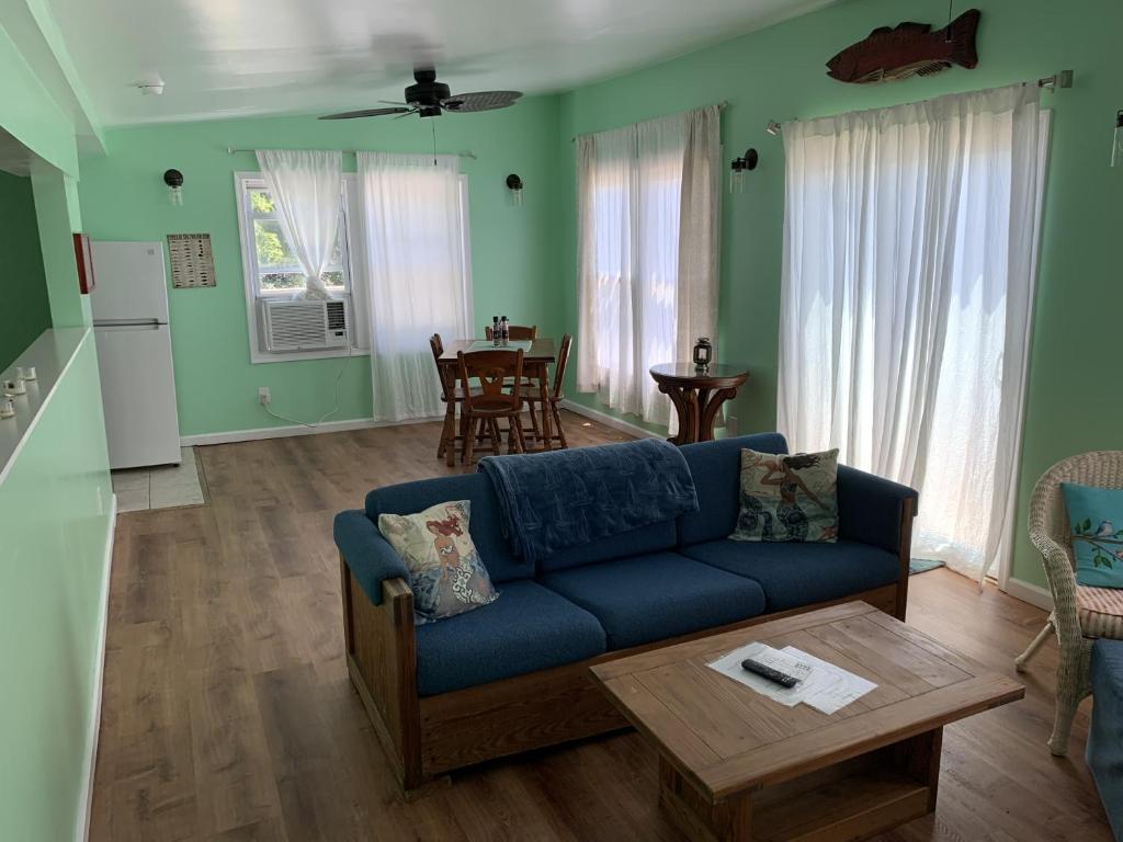 The Boat House - Water Front, WiFi, Pet Friendly home photo 2