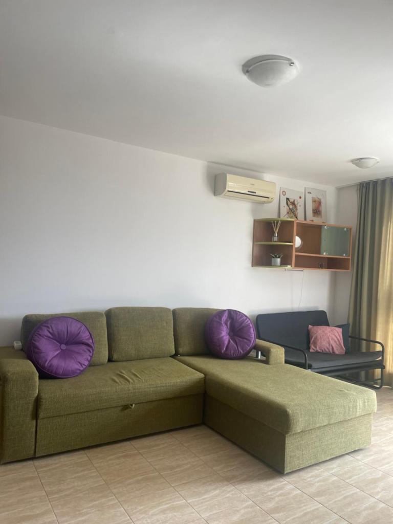 Dior apartment photo 2