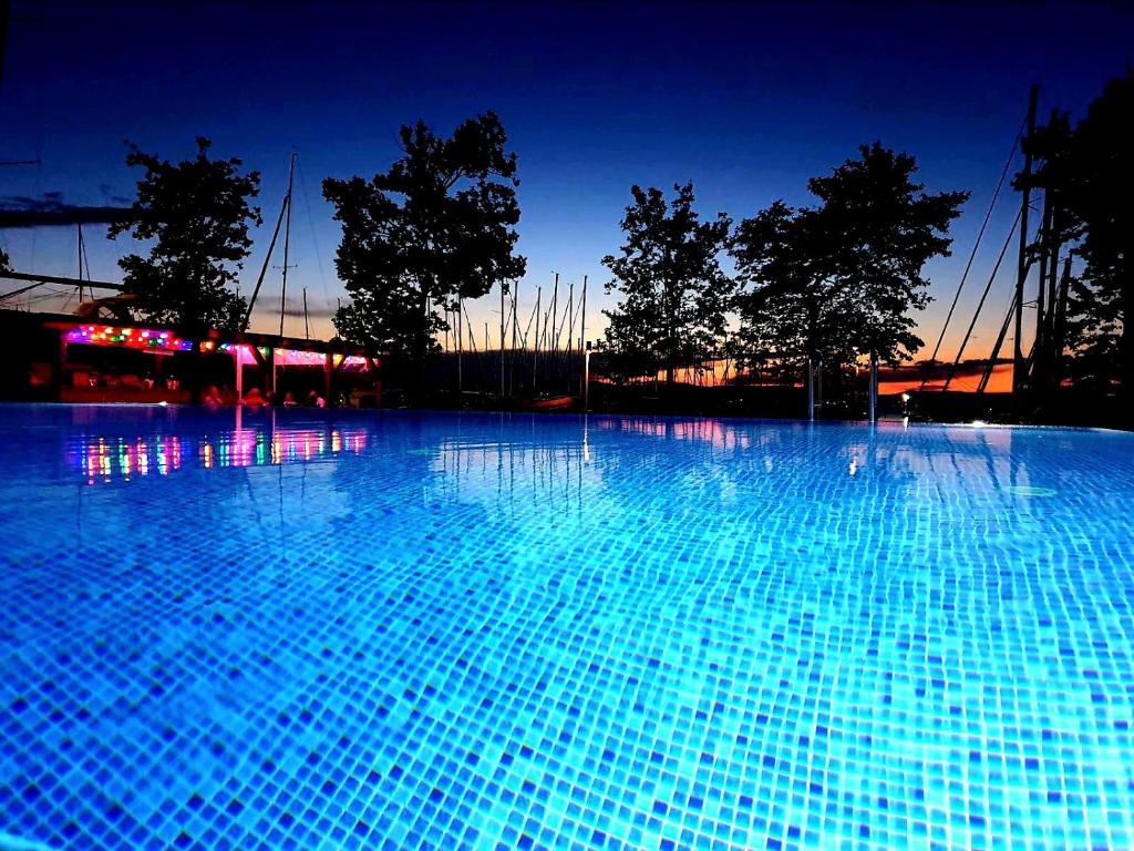 BL LAKESIDE APARTMAN photo 4