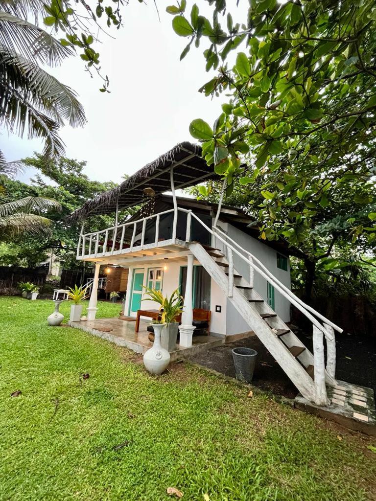 Beach House Kalukatiya - Family Villa, Seaview Room, Garden Room