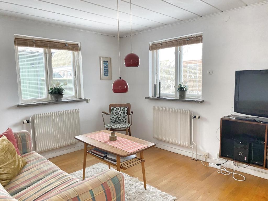 Retro cottage with garden in Torekov's best location photo 4