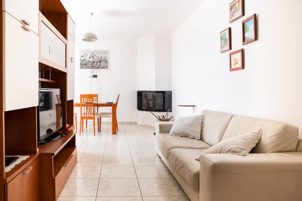 Whitehorse Condo: center, ocean and mountain view photo 4