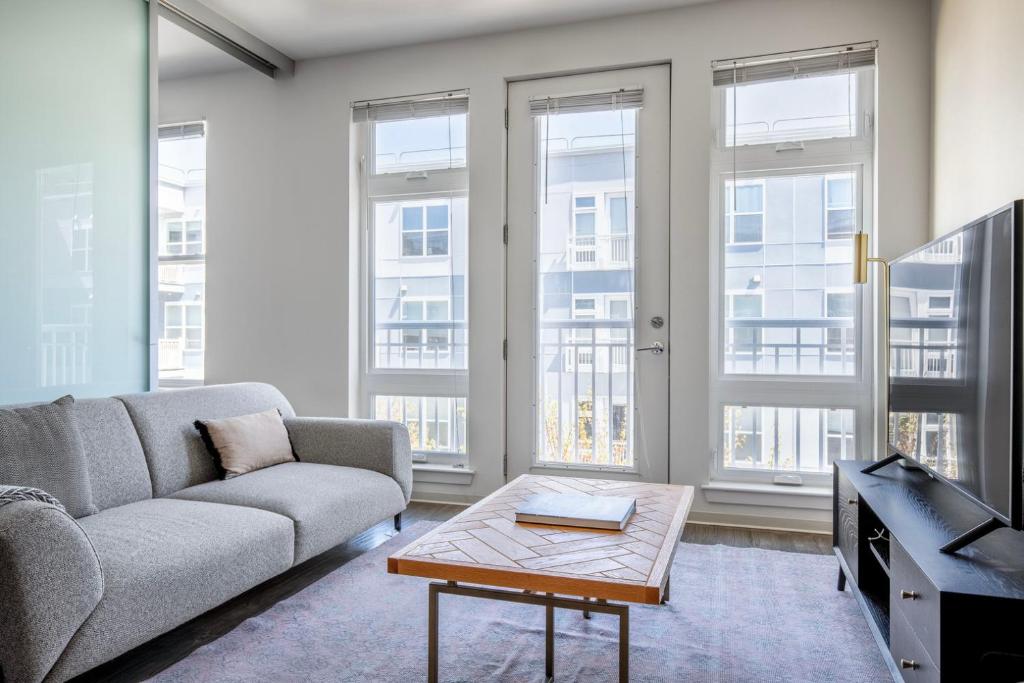 Somerville 1br w wd gym roof nr Assembly T BOS-555A