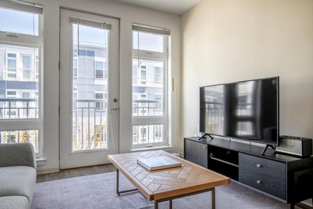 Somerville 1br w wd gym roof nr Assembly T BOS-555A photo 1