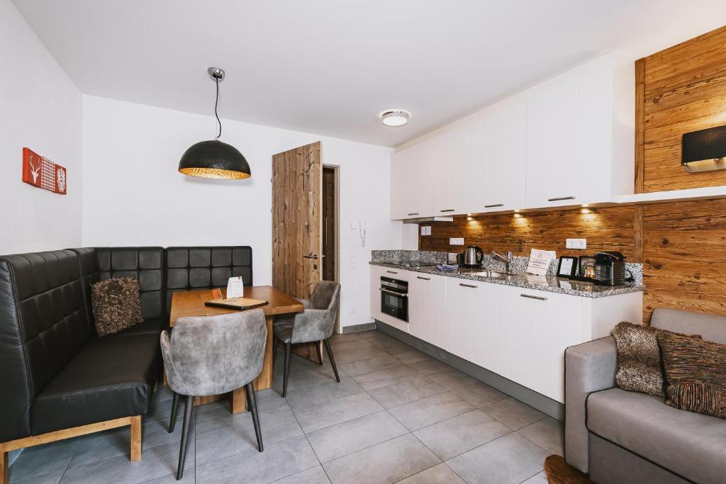 AvenidA Mountain Lodges Kaprun - Tap to explore photos