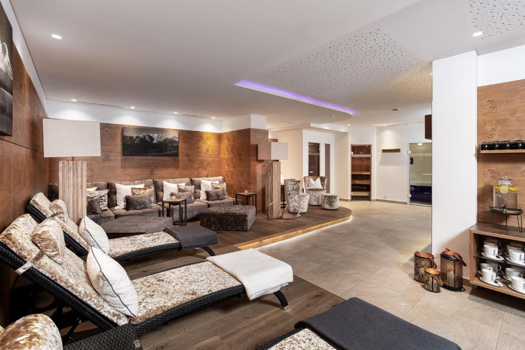 Almhof Alpin Apartments & Spa - Tap to explore photos