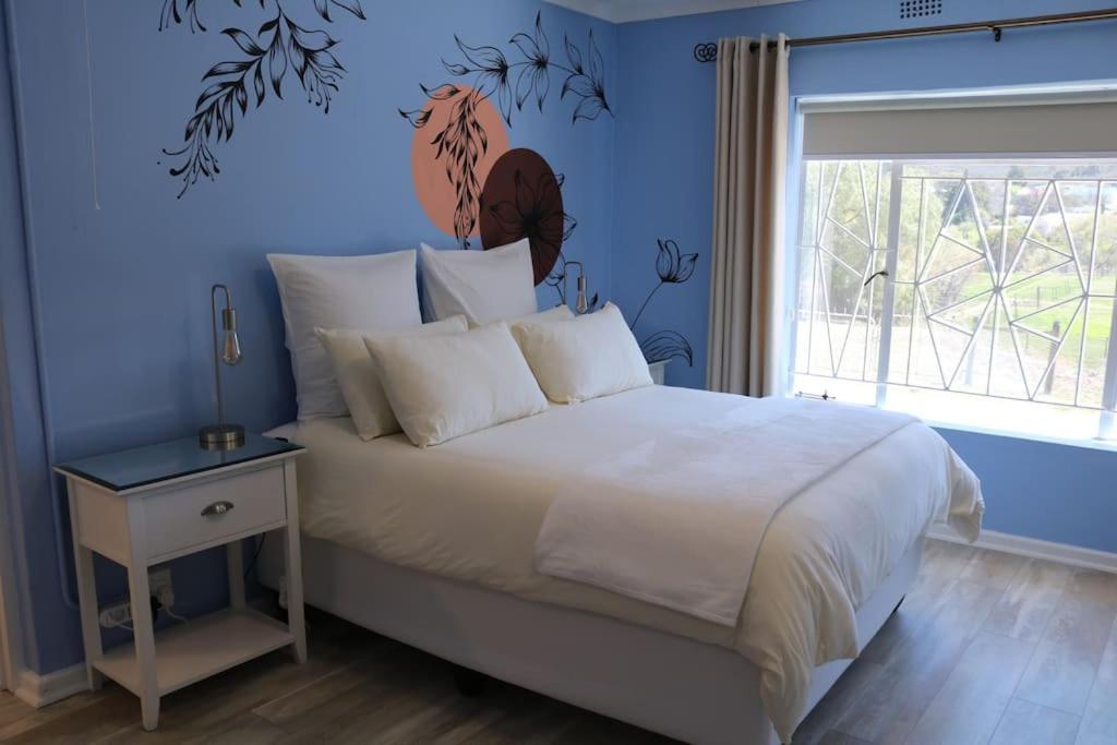 Sunset Cottage - Cheerful 1 Bedroom Cottage photo 3