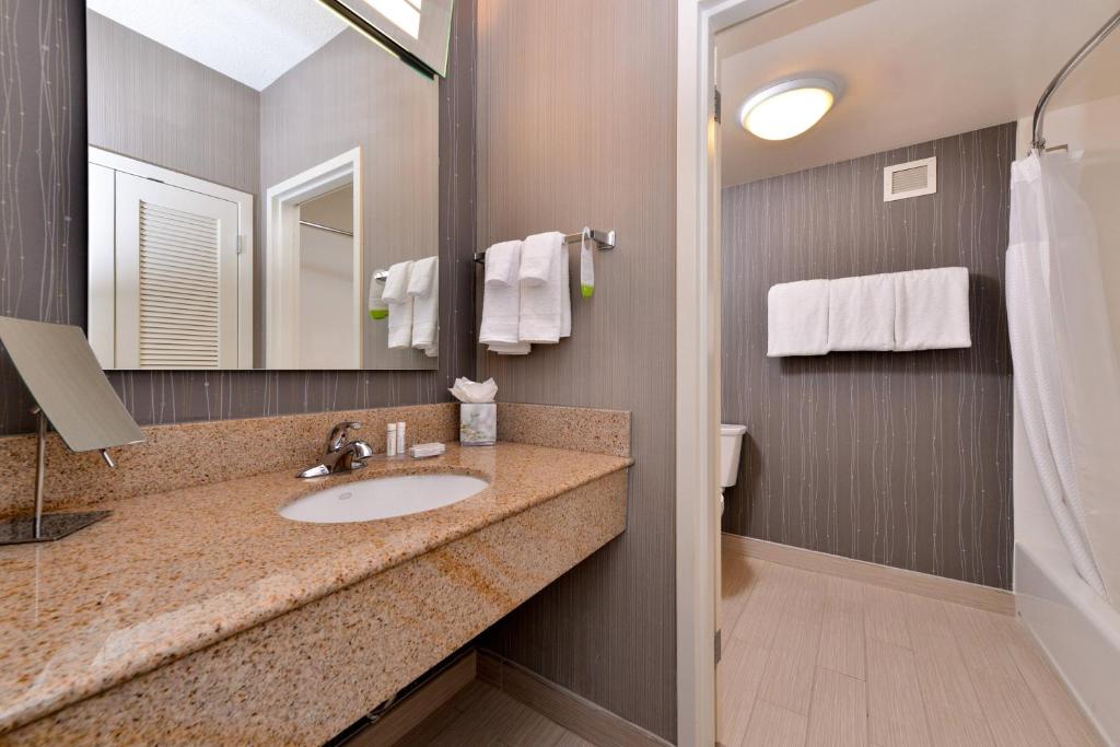 Courtyard by Marriott Dallas Northwest image