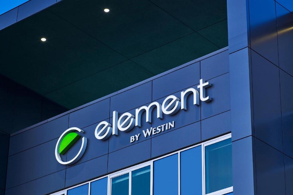 Element Hampton Peninsula Town Center photo 2