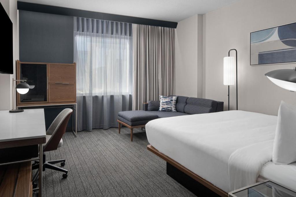 Courtyard by Marriott Calgary Downtown photo 3