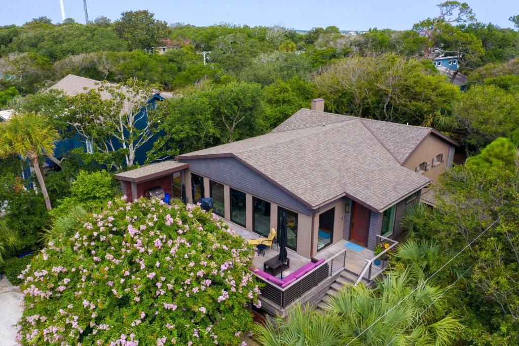 Folly Vacation 620 Three Bedroom Home, one block to the beach and pet friendly image