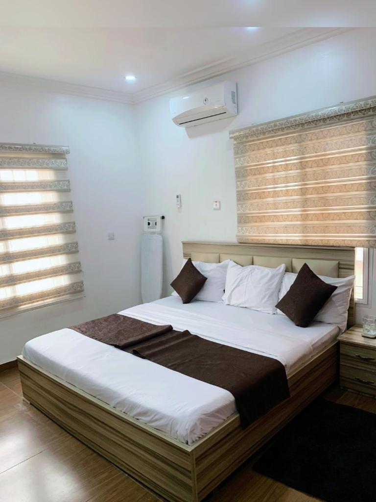 Cozy 1 bedroom Apt with Wifi, Security, serene estate photo 3