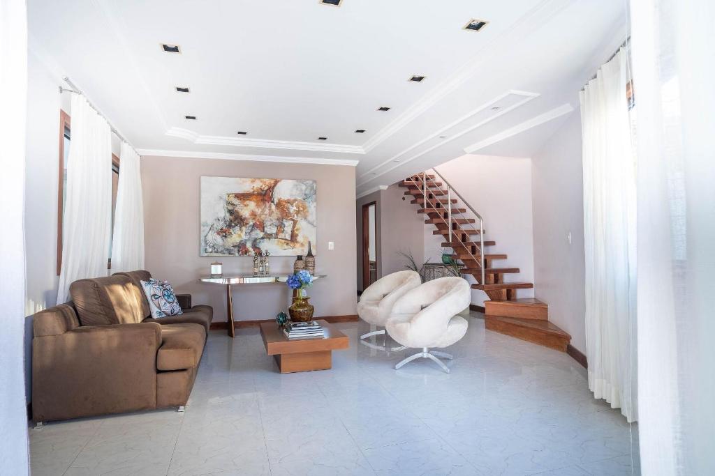 Casa de alto padrão perto da praia de Costazul - WIFI 200MB - Piscina privativa - Netflix - 3 Quartos - Garagem - Cozinha equipada - Churrasqueira - Pet Friendly photo 2