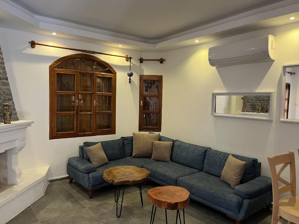 Private House with Pool and Sea View in Antalya photo 2