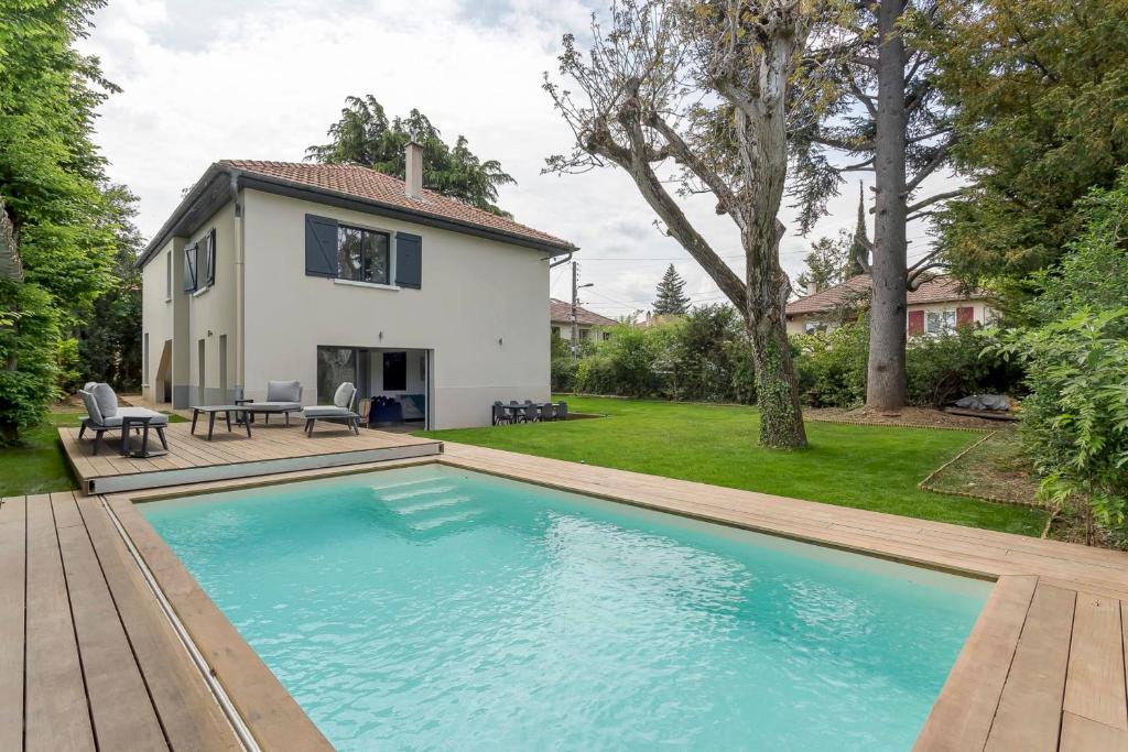 Familial villa with pool - Tassin-la-Demi-Lune - Welkeys photo 4