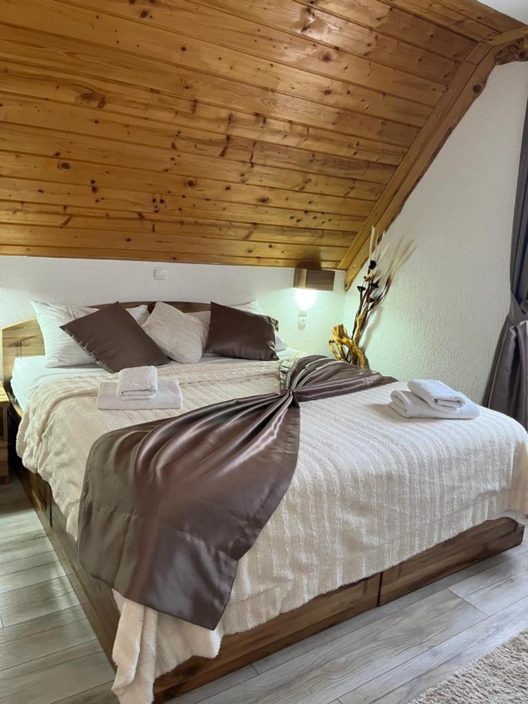 Rustic Inn River 2 photo 2