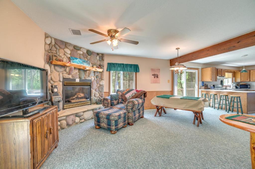 Roscommon Cottage in Huron National Forest! photo 3
