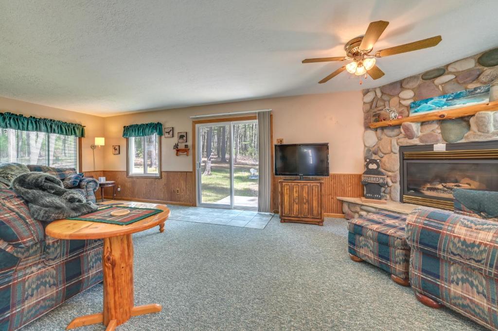 Roscommon Cottage in Huron National Forest! photo 4