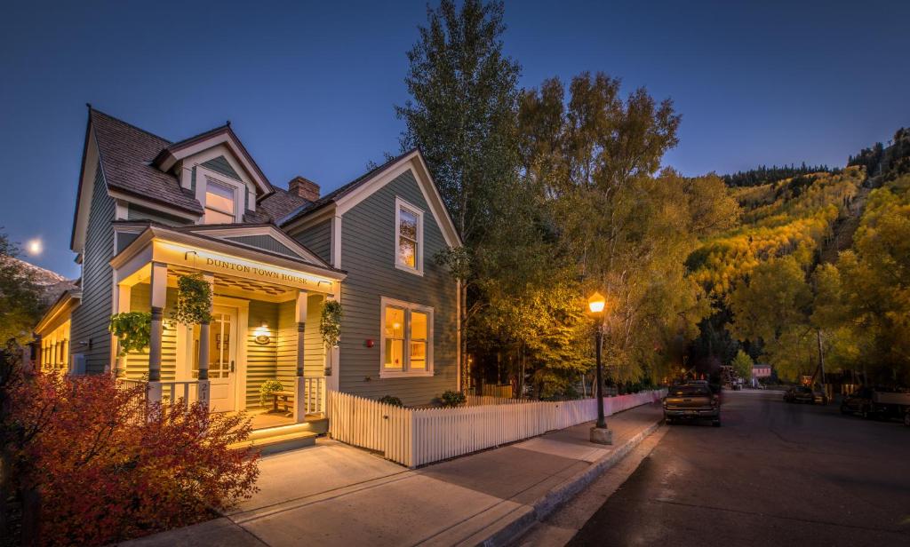Dunton Town House image